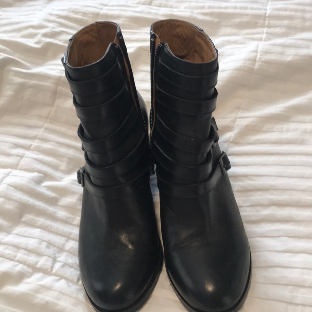 Black leather ankle boot, made in Italy. Sz 7